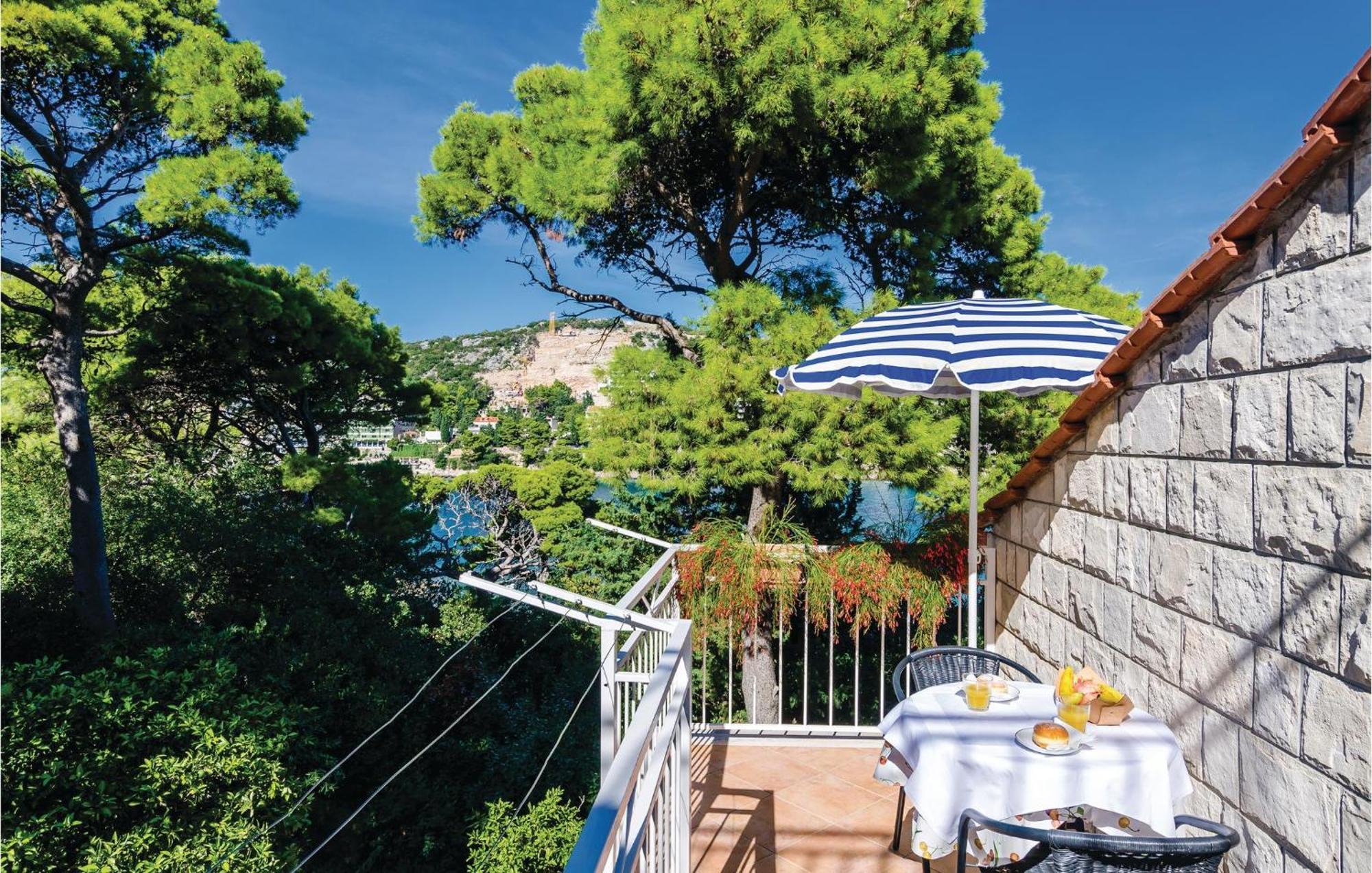 Nice Apartment In Dubrovnik With Kitchenette Екстериор снимка